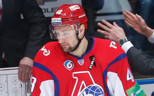 Известный российский хоккеист оказался мошенником. Игорю дали реальный срок