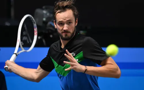 Медведев преподнёс урок Хачанову. С таким настроем он выиграет Итоговый турнир