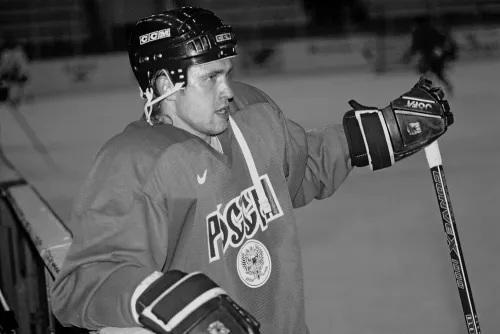 Снайпер из 90-х. Не стал легендой хоккея, но был любим болельщиками