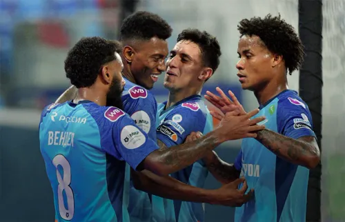 В погоне за «Краснодаром». «Зенит» совершил камбэк с «Ахматом» и приблизился к конкуренту