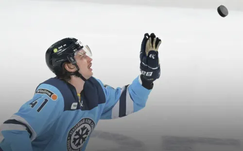 И не канадец вовсе. «Сибирь» вступает в войну с КХЛ