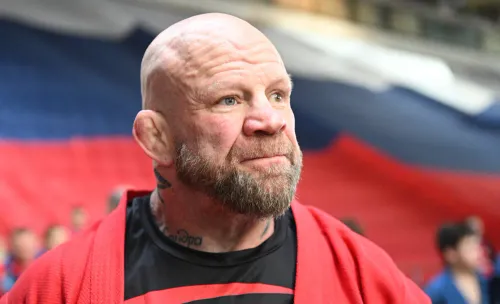 «Поступают угрозы из Америки». Снеговик прижился в России, любовь к ней взаимна