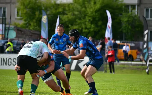 10-я победа в дерби подряд. «Енисей-СТМ» выиграл Кубок Николаева и возглавил таблицу