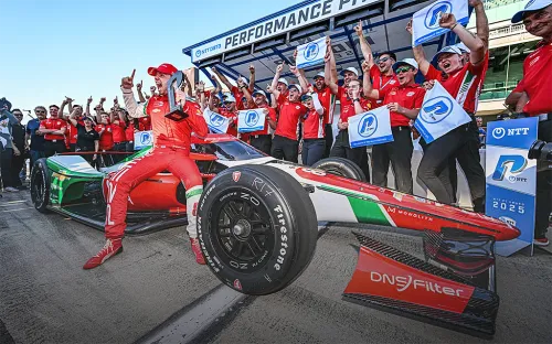 Гонщик из России феерит в известнейшей гонке США. Такое за 40 лет не удавалось никому