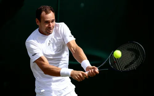 Ещё одно досадное падение. Сафиуллин покидает Уимблдон, уступив более свежему французу