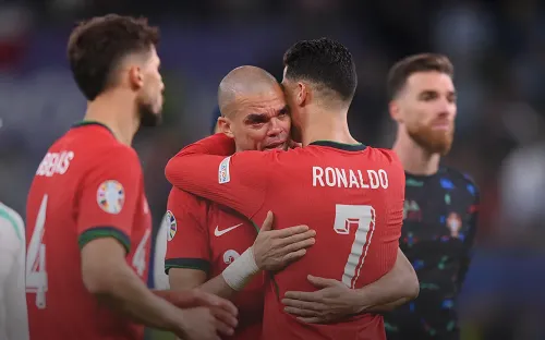 Горькие слёзы Пепе в объятиях Роналду. Спортивная драма затмила футбол на Евро