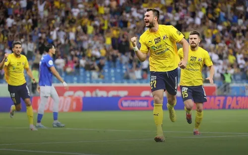 На радость Карпину оторвались на аутсайдере. «Ростов» разнёс утопающий «Факел»