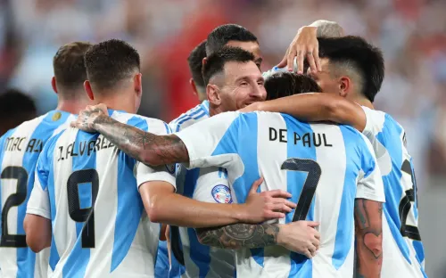 Звезда Месси догорает рекордами. Лео наконец забил и вывел Аргентину в финал