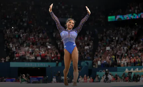 142 сантиметра успеха. Симона Байлз уже выше всех в истории, кроме Ларисы Латыниной