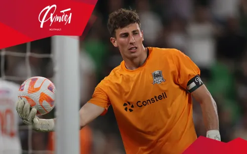 Сменщик Сафонова напугал фанатов. Кто лучше всех укомплектовал вратарскую линию