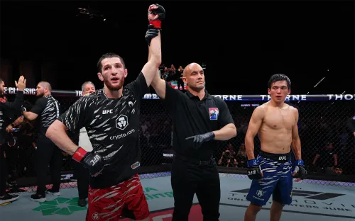 Друг Хабиба победил в тяжелейшем бою! Резвый казах рассёк ему лицо, но отдал все раунды