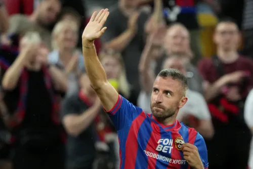 Тошич вышел и тут же решил. Легендарный армейский серб добил родной «Партизан»