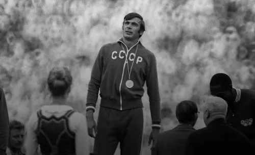 Сбежал из СССР ради тренерства, а стал курьером. Судьба не щадила олимпийского рекордсмена