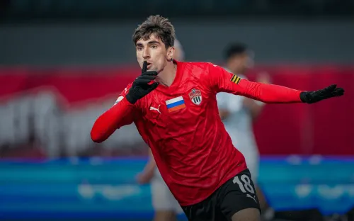 Меняй белое на зелёное. Бакаев продолжает исход спартаковцев в «Локомотив»