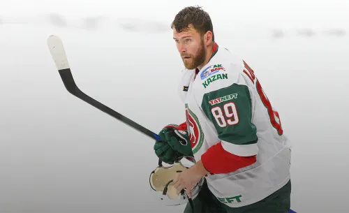 Ударил полицейского и избежал наказания. Игрок «Ак Барса» бодро провёл межсезонье