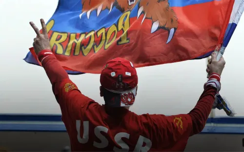 Болельщика сборной России заставили раздеться в Европе. Скандал на чемпионате мира