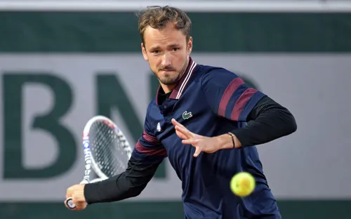 Ожидание — нервы. Медведев никак не мог начать матч, а потом — закончить