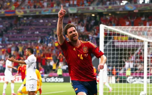 Французы беспомощно проиграли Испании. Тренера «трёхцветных» уволили после провала