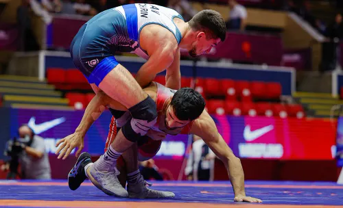 Российский борец победил за секунду до сирены. До Олимпиады Бичурину остался шаг