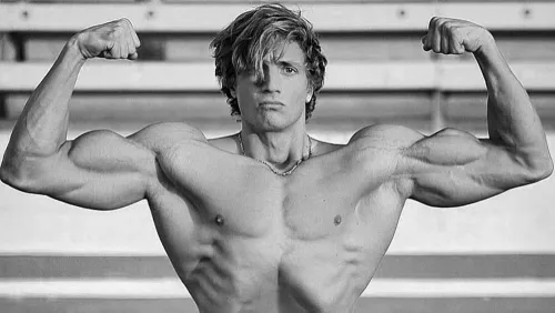 «Он умер на моих руках». Известный бодибилдер Джо Линднер скончался в возрасте 30 лет