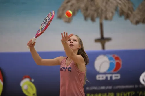 «Ставь цель, иди к ней, и всё получится». В России растёт будущая звезда пляжного тенниса