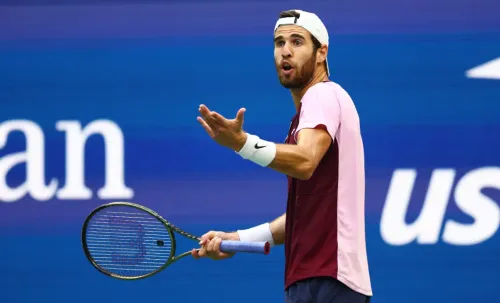 Матч российского теннисиста прервал странный розыгрыш. Не смеялись даже американцы