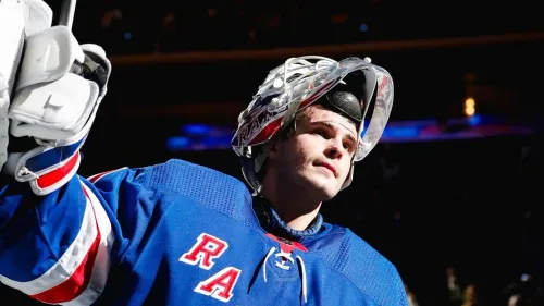 Шестёркин спасал и дрался, а у Панарина «украли» гол. «Рейнджерс» укротили «койотов»