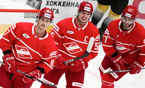 Яркий «Спартак» — главный тренд КХЛ. Красно-белые в шаге от первой строчки на Западе