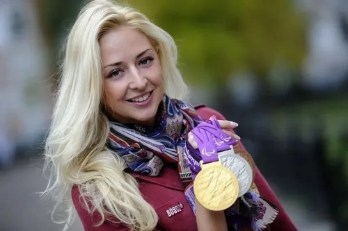 Российская пловчиха потеряла руку в чудовищной аварии. Через полгода она побила мировой рекорд