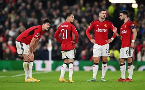 Игроки «МЮ» отказываются выходить на поле. Легенды обвиняют их в симуляции травм