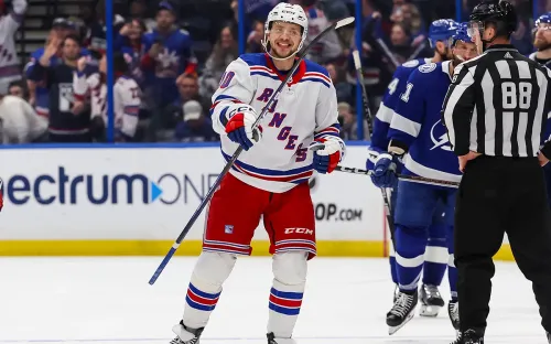 Панарин феерично закончил год. Россиянин трижды огорчил Василевского