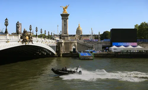 Сена сама не очистилась. Заплывы триатлонистов на Олимпиаде под угрозой срыва