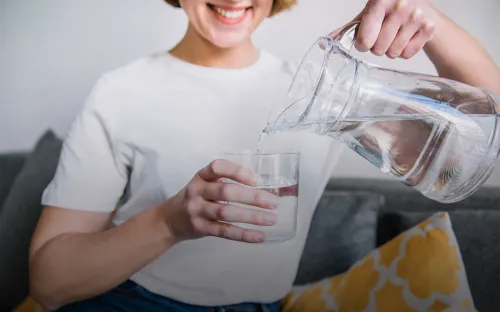 Вода – основа жизни. Как дефицит жидкости разрушает и сколько нужно пить на самом деле?
