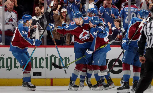 «Мы знаем, какой он великий игрок». В «Колорадо» в восторге от хет-трика Ничушкина