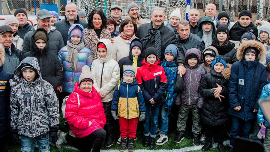 Глава ФХР Третьяк и Юрий Красовский открыли хоккейную площадку в Челябинске