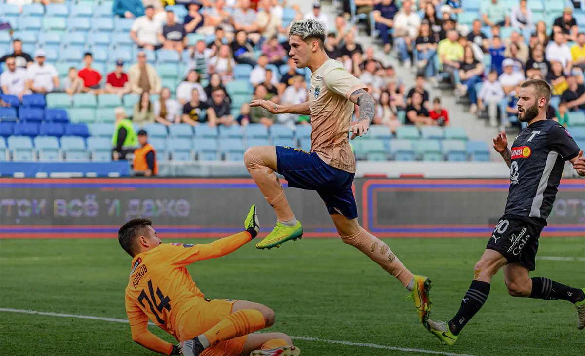 Трудности в переводе. Форвард «Сочи» совершил глупость или преступление?